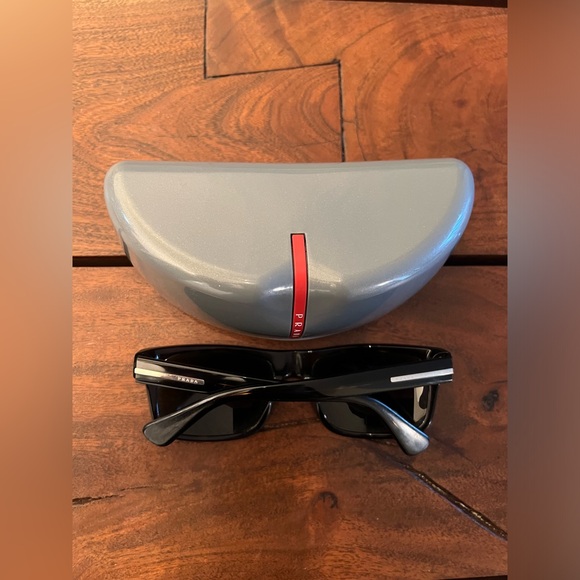 Prada Classic sunglasses with a contemporary rectangular design, mint condition. - Picture 4 of 9